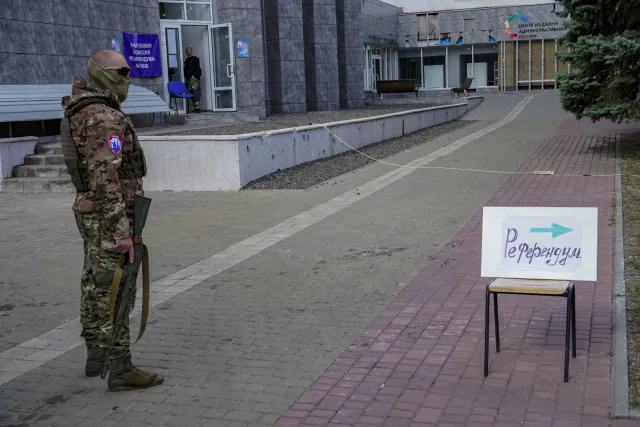 Niemiec legitymizujący pseudoreferendum zwolniony z pracy. Teraz tłumaczy: Byłem naiwny