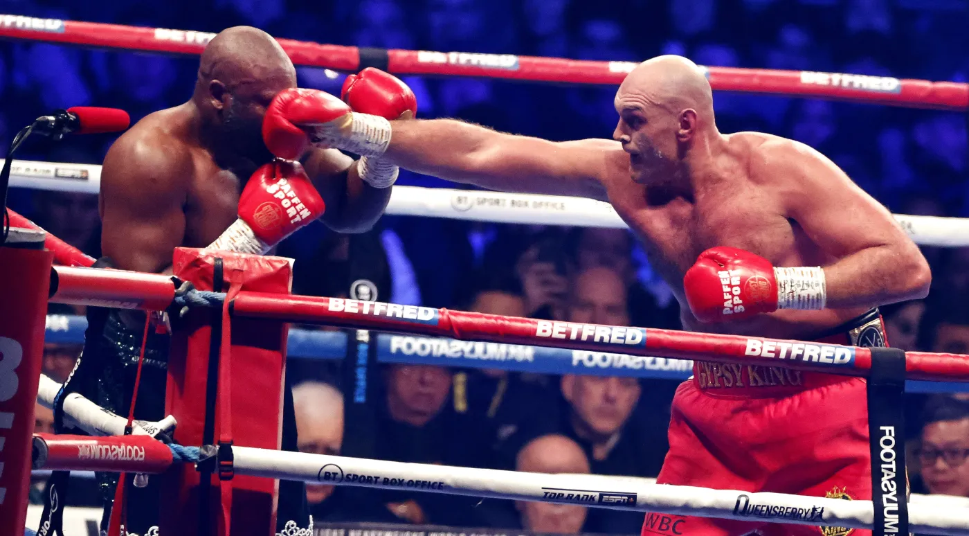 Fury zachował mistrzowski pas WBC. Chisora nie dotrwał do końca walki [FOTO]