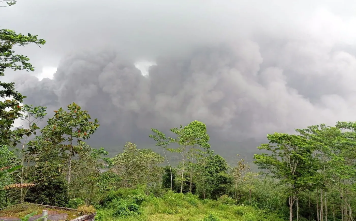 Erupcja wulkanu Semeru na Jawie. Indonezja ewakuuje ludność