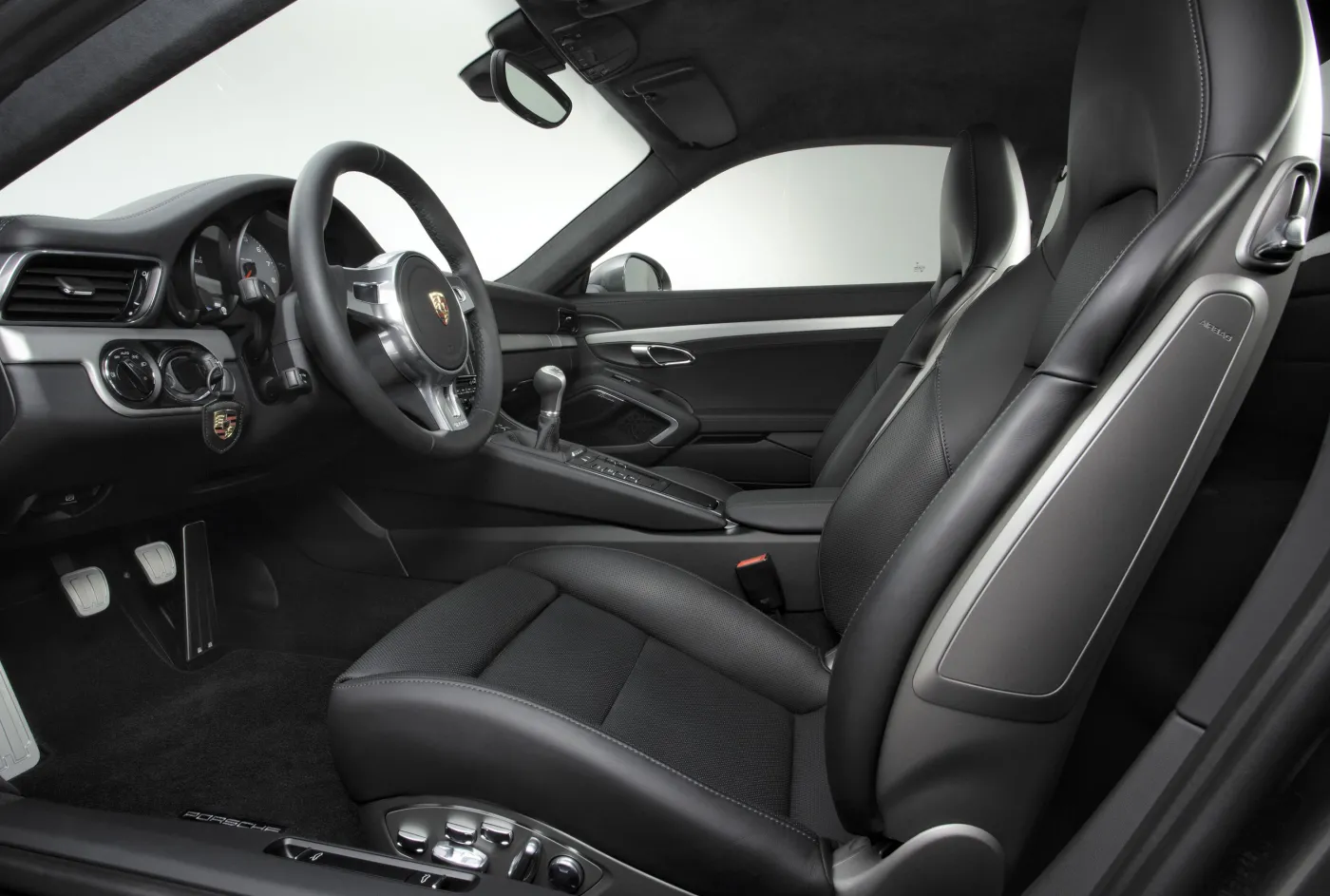 Spółka uzasadniała wydatek na Porsche 911 tym, że auto ma niskie zawieszenie i minimalizuje problemy pracownika, który ma dysfunkcję narządu ruchu, z wsiadaniem do auta i wysiadaniem z niego