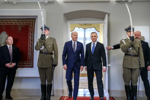 "Kiedyś margines, dziś mainstream". Obecność Bidena na szczycie B9 to kolejny krok...