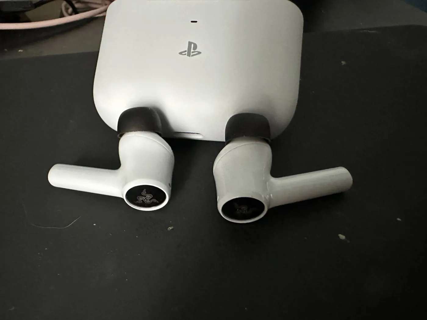 Takich słuchawek do PS5 jeszcze nie było. Oto nowe Hammerheads firmy Razer