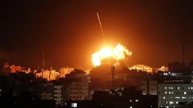 Izrael zbombardował obiekty w pobliżu syryjskiego miasta Homs. NAGRANIE