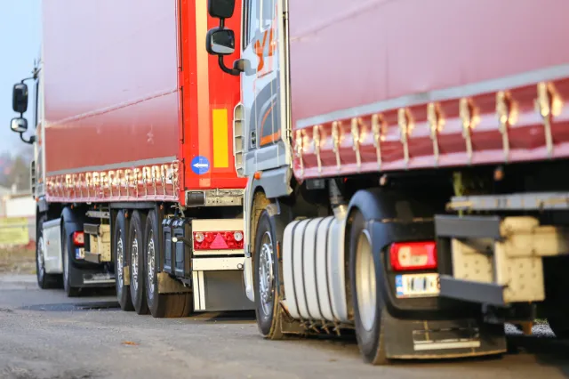 Transportowcy toną w długach. Rekordzista ma ponad 8 mln zł do spłaty