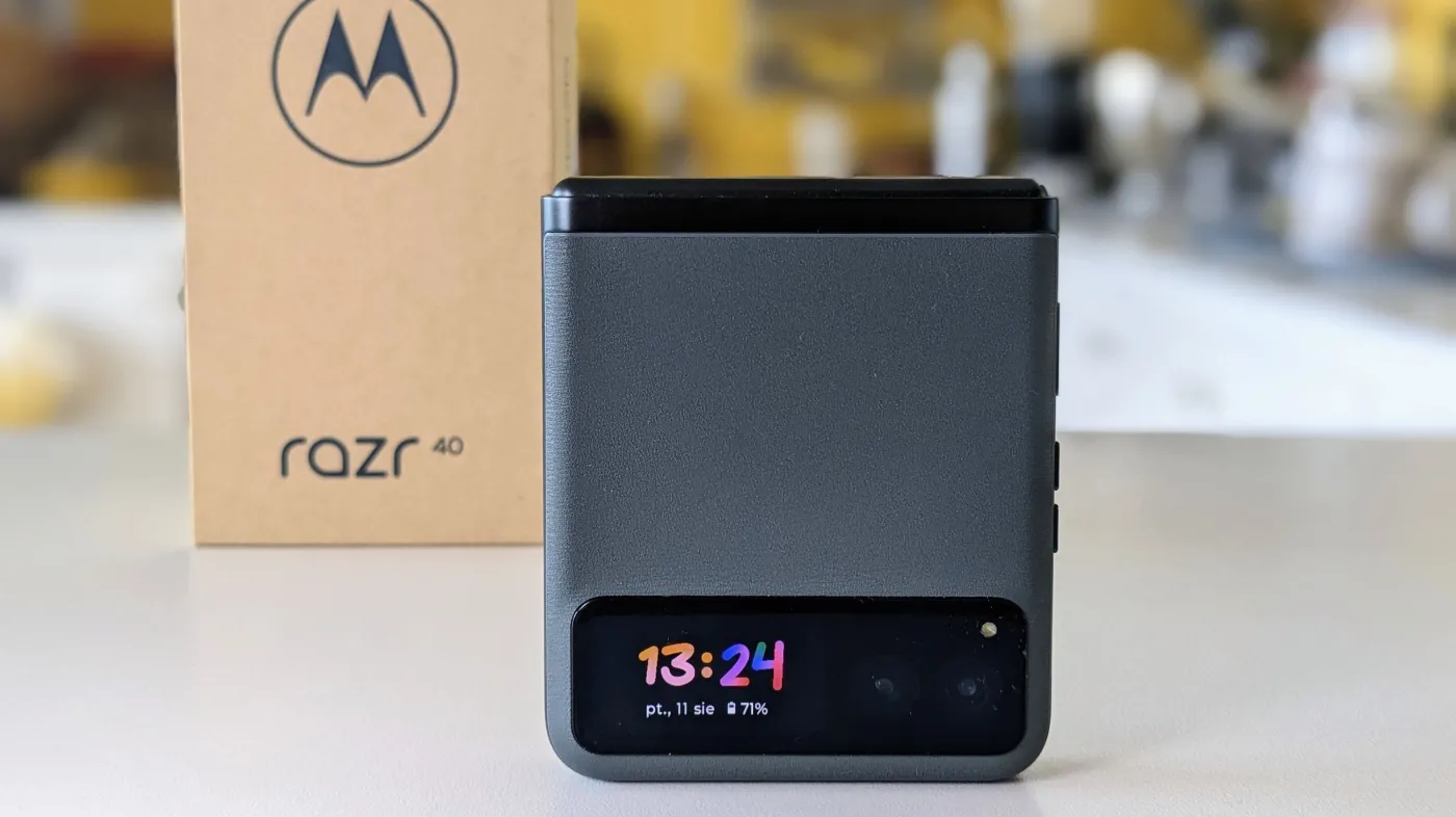 Recenzja moto razr 40. Najtańszego nowego składaka na rynku [TESTUJEMY]