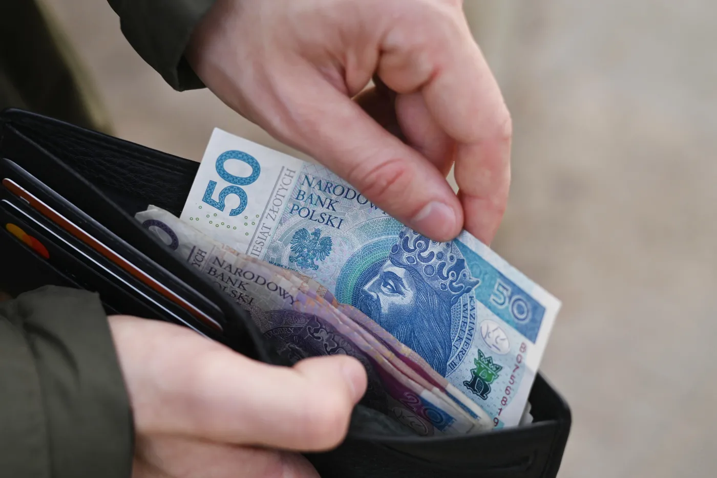 Poznan,,Poland.,March,,2022.,Hands,Missing,Money,From,Purse,Close-up.