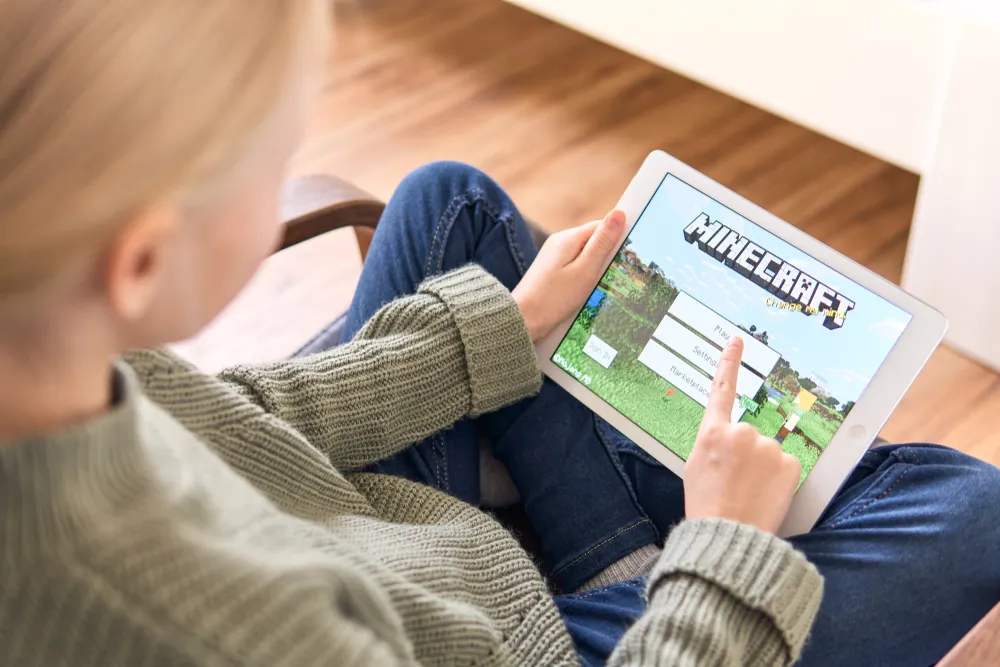 Czarnek: Gra Minecraft Education bezpłatna dla wszystkich uczniów od IV klasy wzwyż