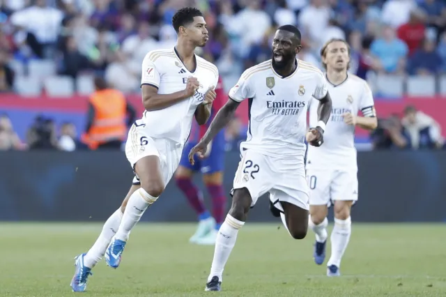 Galaktyczny Bellingham bohaterem El Clasico. Lewandowski... niewidoczny [WIDEO]