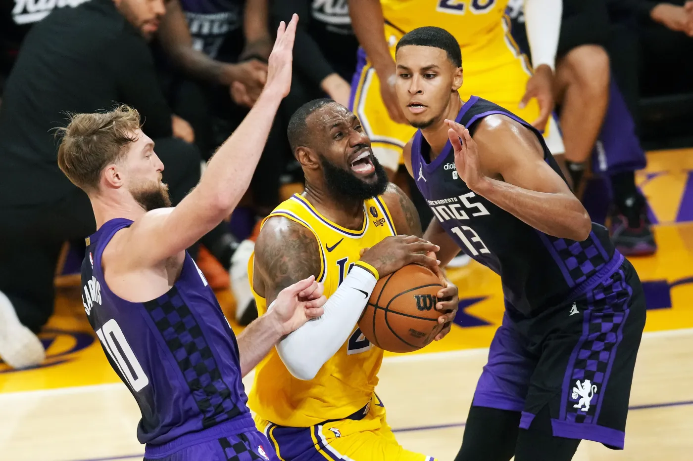 Liga NBA. LeBron James z triple-double. Celtics lepsi w starciu liderów [WIDEO]