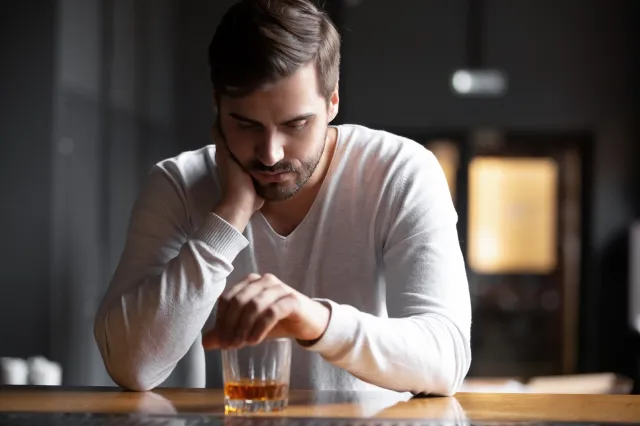 Nadużywanie alkoholu przez mężczyznę a rozwój płodu. Przełomowe wyniki badań
