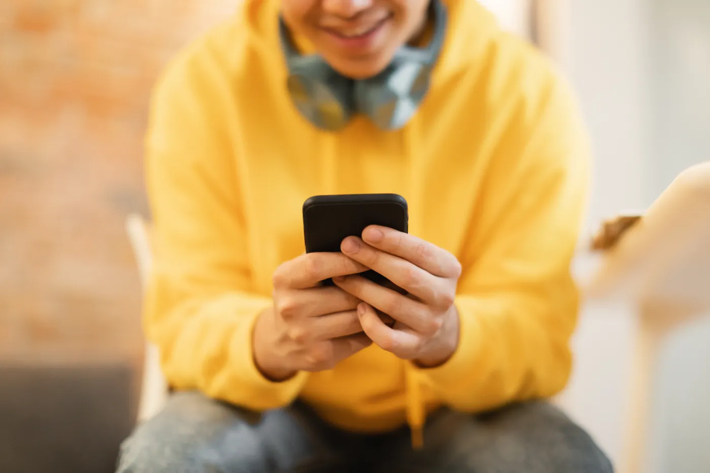 Popularny wśród młodzieży. Czy wiesz czym jest sexting?