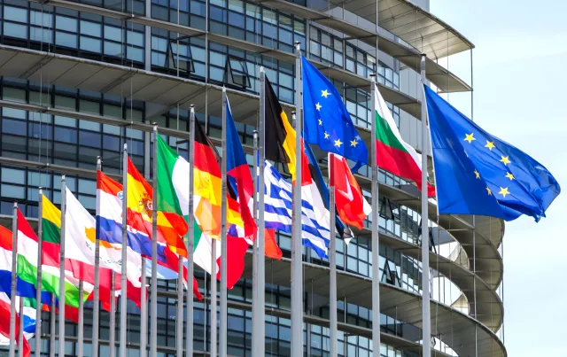 Media: UE szuka alternatywnych źródeł finansowania pomocy dla Ukrainy