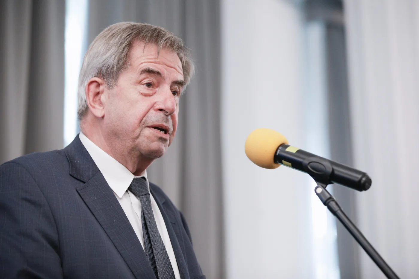 Profesor Zoll o nakazach doprowadzenia Wąsika i Kamińskiego: Taki powinien być tok postępowania