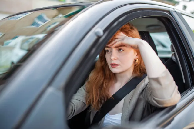 Unikaj aut tego koloru i o takim numerze rejestracyjnym. Oto przesądy motoryzacyjne