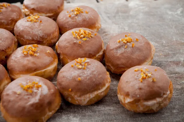 Tłusty czwartek 2024: Najlepszy lukier na pączki [3 PRZEPISY]