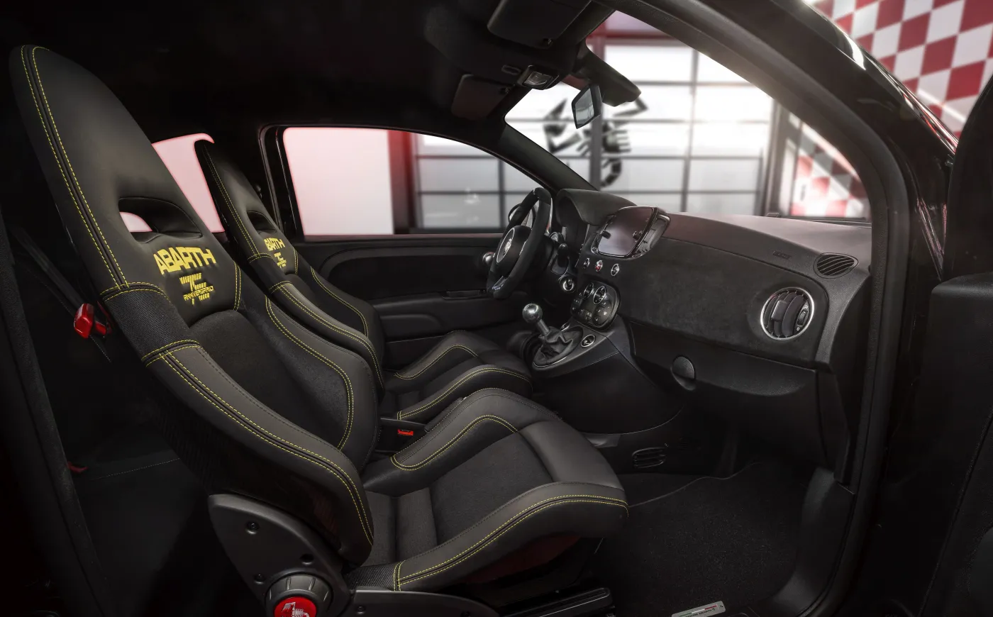 Oto ostatni spalinowy Abarth z Polski. Sprzeda się na pniu