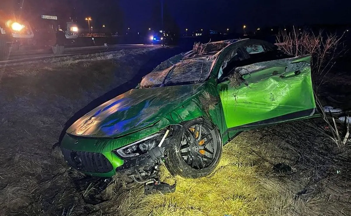 Mercedes-AMG za fortunę rozbity pod Kutnem. Ten widok szokuje