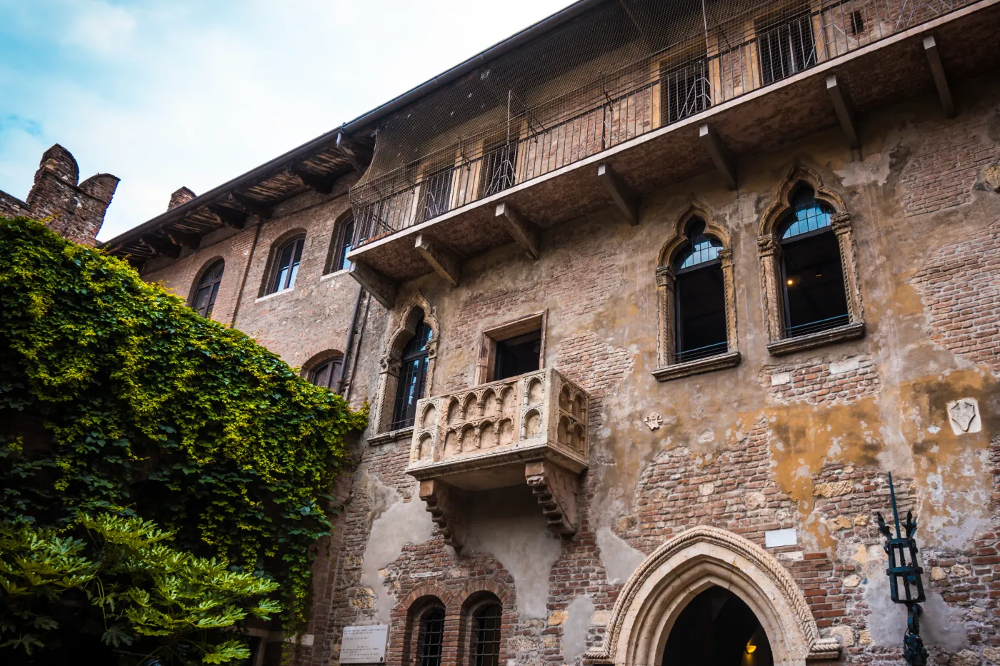Balcony,Of,Romeo,And,Juliet,In,Verona,,Italy.,Romeo,And