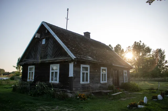 Leczą z chorób za "co łaska". Szeptuchy pomogły wielu osobom