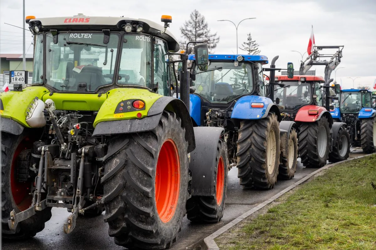Protest rolników. Zablokowana autostrada A1, A2, A4 i drogi S3, S7, S19, S67. 600 blokad. Mapa online. Kliknij link i znajdź objazd [strajk]