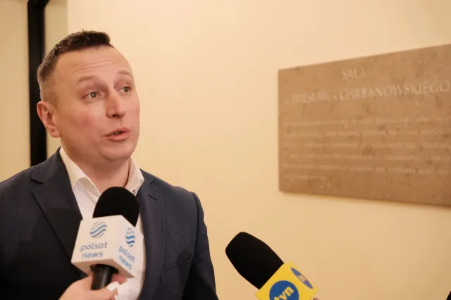 Inowrocław: Skrzynka z obornikiem pod drzwiami europosła