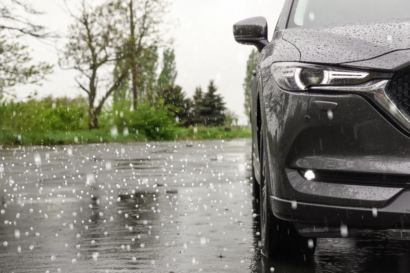grad deszcz burza Modern,Car,Parked,Outdoors,On,Rainy,Day,With,Hail