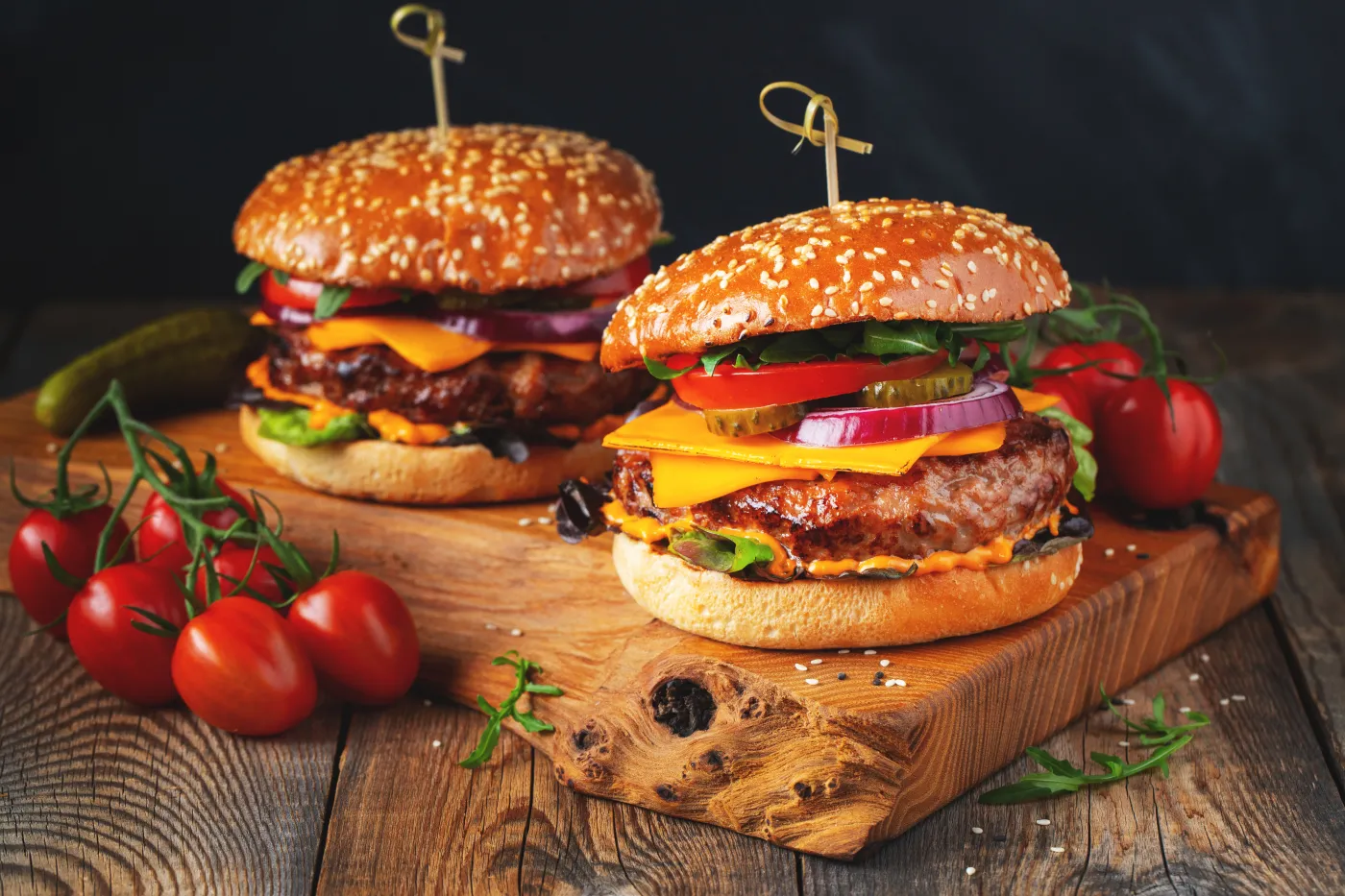 Burgery z grilla z zielonym curry. Przepis braci Budnik to hit majówki
