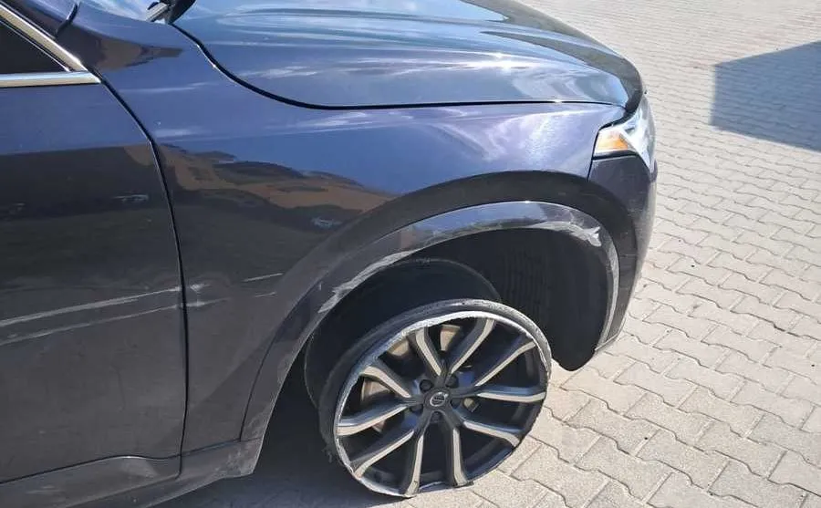 Volvo na samych felgach