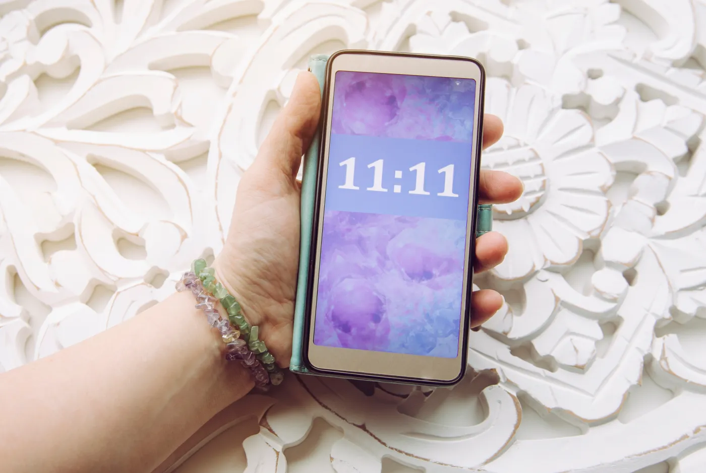 Często widzisz na zegarze 11:11 lub 5:55? To ważne przesłanie