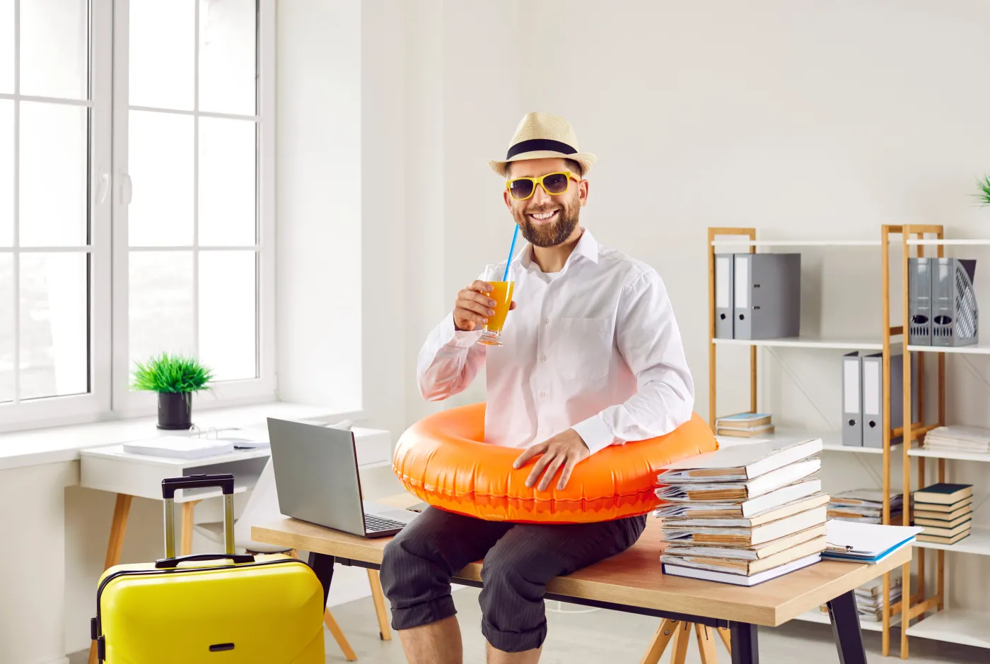 Funny,Office,Worker,Ready,To,Go,On,Summer,Holiday.,Happy
