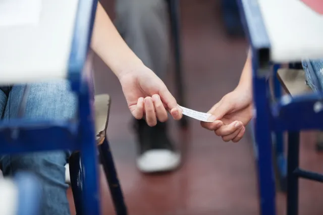 Matura 2024. Co było na egzaminie z fizyki? [ARKUSZE CKE I ODPOWIEDZI]
