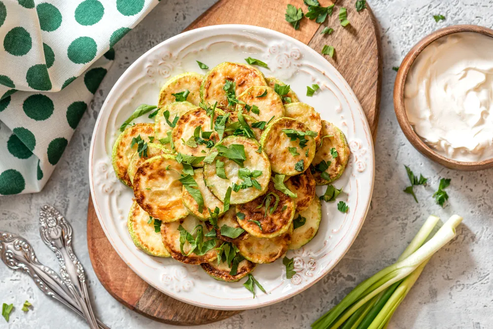 Fried,Zucchini,With,Parsley,,Garlic,,And,Sauce,In,A,White