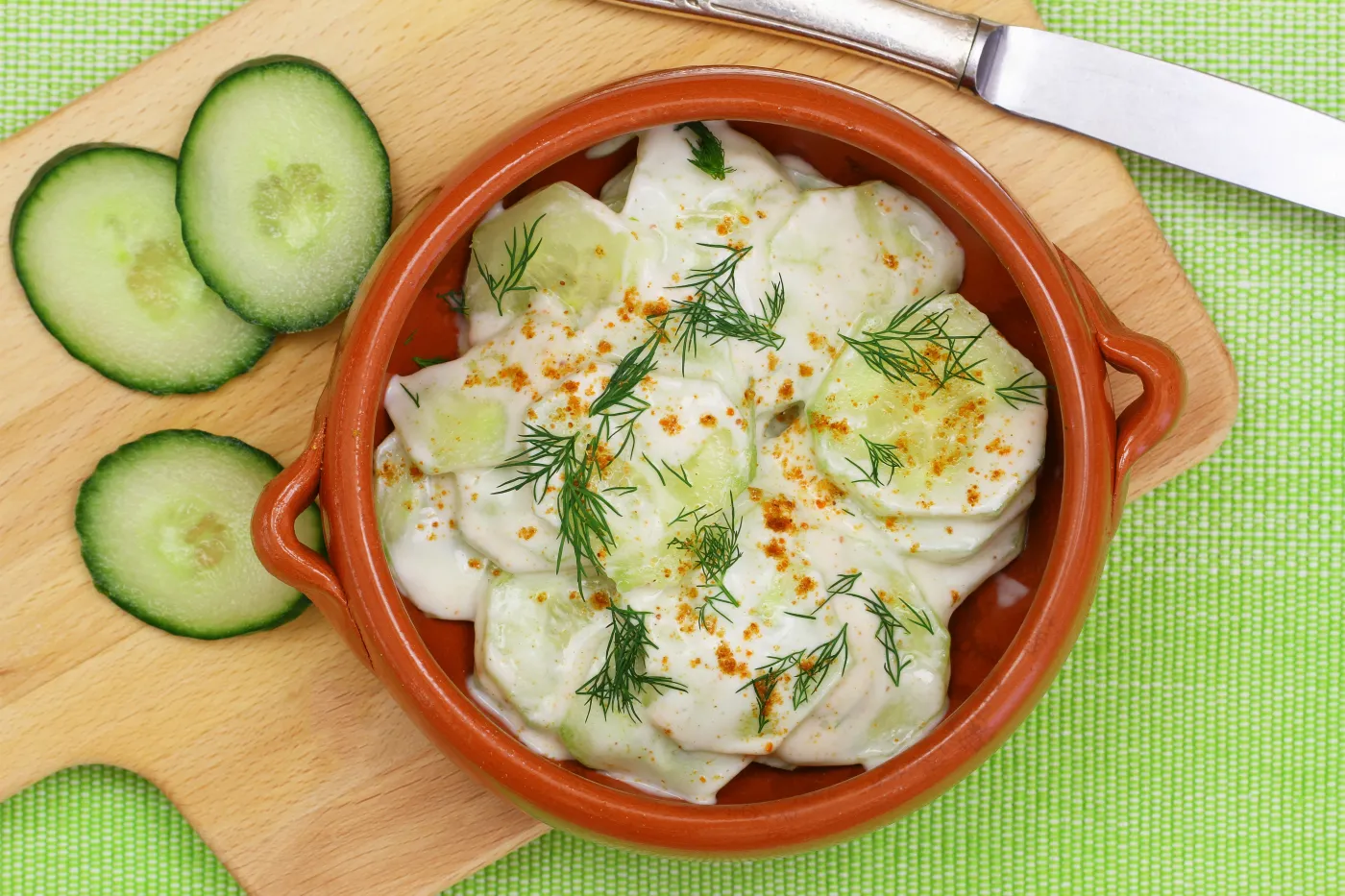 Cucumber,Salad,With,Sour,Cream,,Dill,And,Paprika