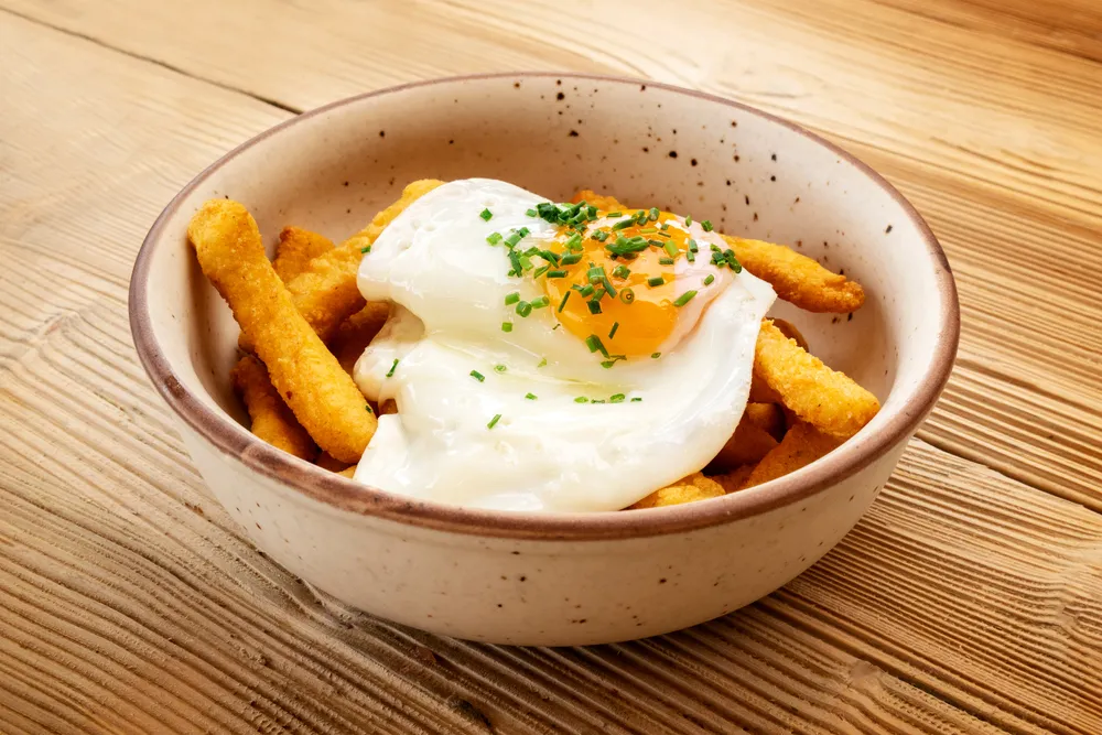 Huevos,Rotos,,Typical,Spanish,Dish,With,Potatoes,And,Eggs
