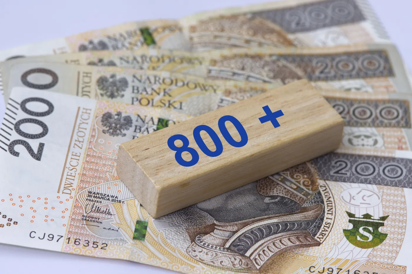 Inscription,800,Plus,Next,To,200,Polish,Zloty,Banknotes.,800