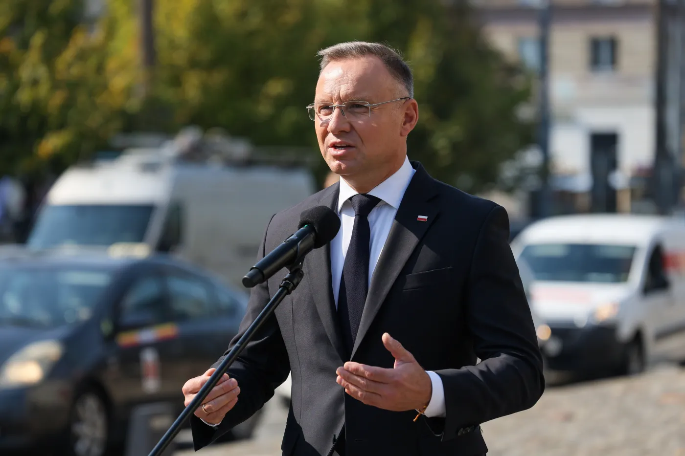 Prezydent nie pojedzie na razie na zalane tereny. "Moja obecność odciągałaby uwagę ratowników i mieszkańców"
