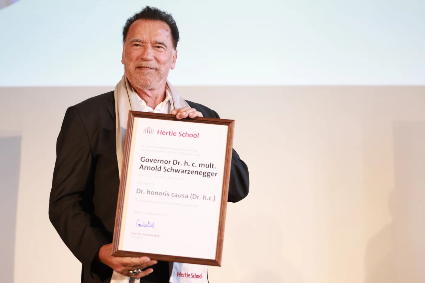 Arnold Schwarzenegger doktorem honoris causa