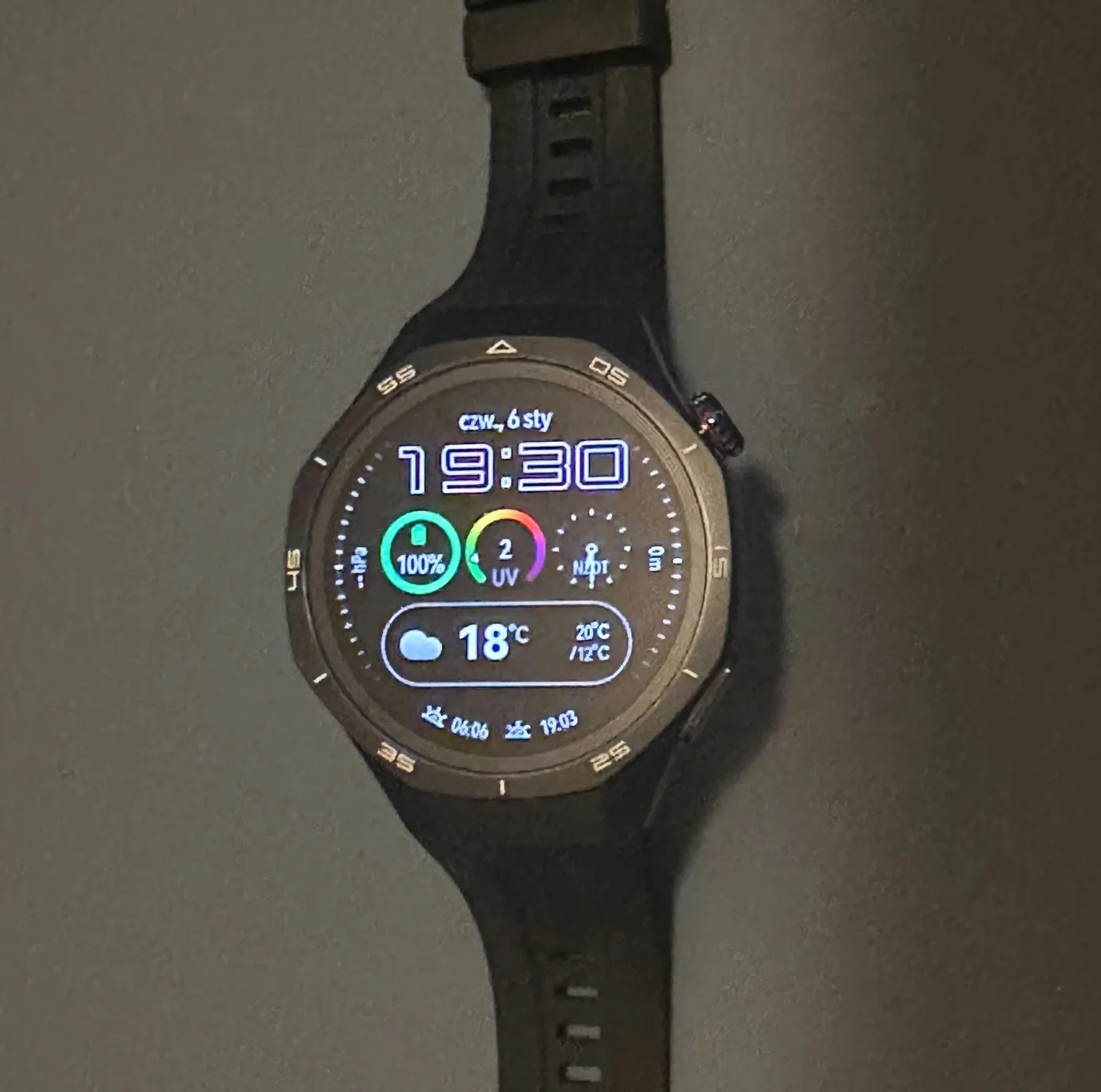 Huawei Watch GT 5 Pro. Wreszcie można nim płacić w Polsce [RECENZJA]