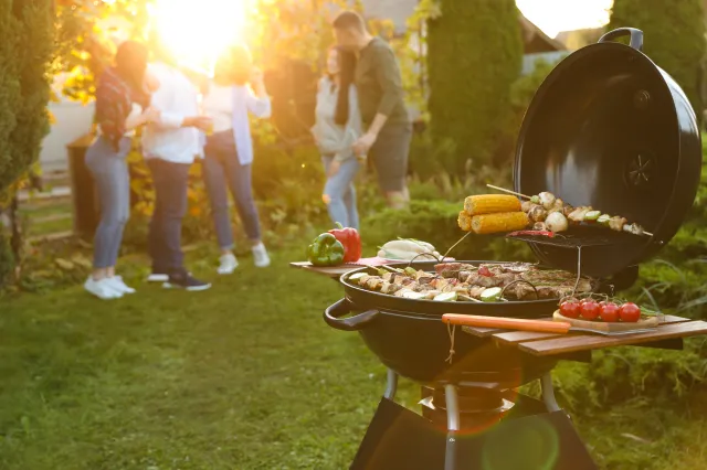 Grill w ogródku, na balkonie, w parku – gdzie można grillować, a gdzie grozi kara?