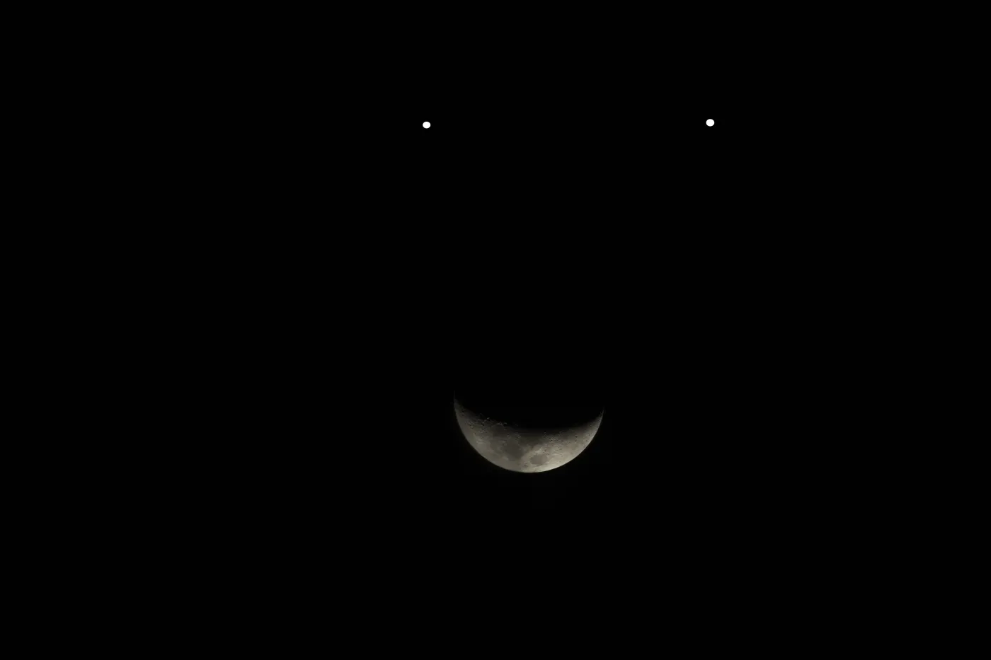 Wyjątkowe i niezwykle rzadkie zjawisko będzie widoczne już dzisiaj na niebie. O której zobaczymy "smiley face"?