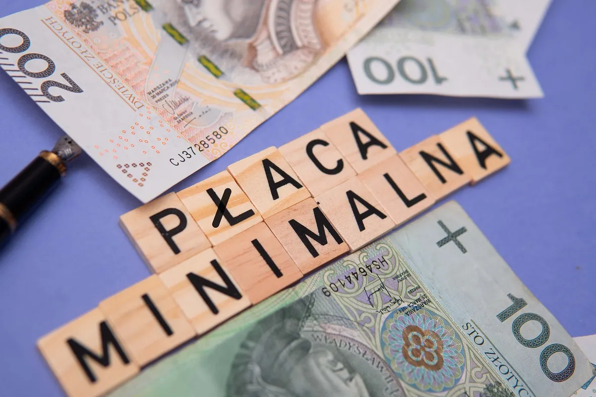 Płaca minimalna 2026. Jednak nie będzie zrównania płacy minimalnej z wynagrodzeniem zasadniczym? Co jeszcze się zmieni?