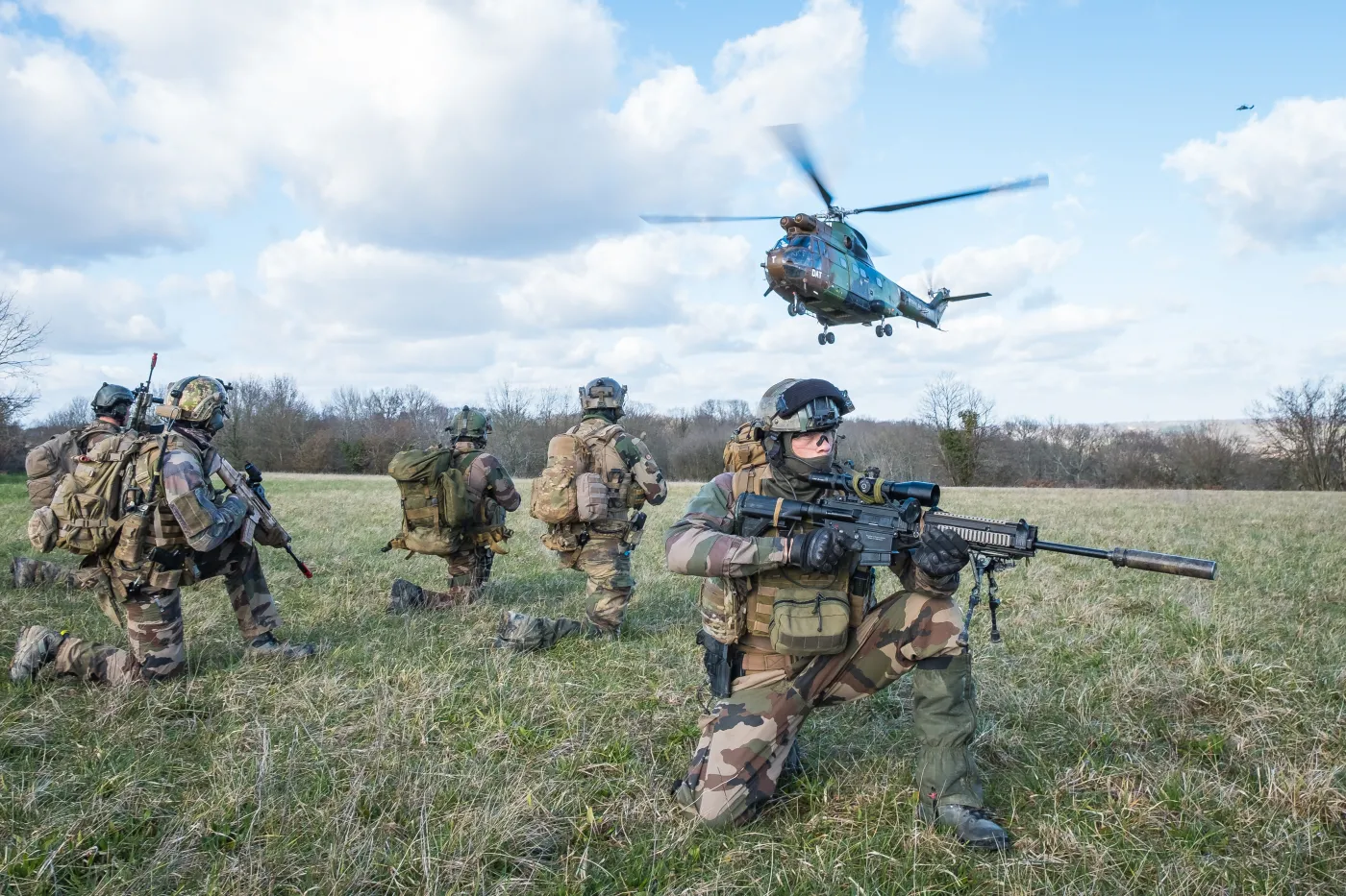 Toulouse,,France,-,February,10:,Paratrooper,Aiming,In,The,Scope