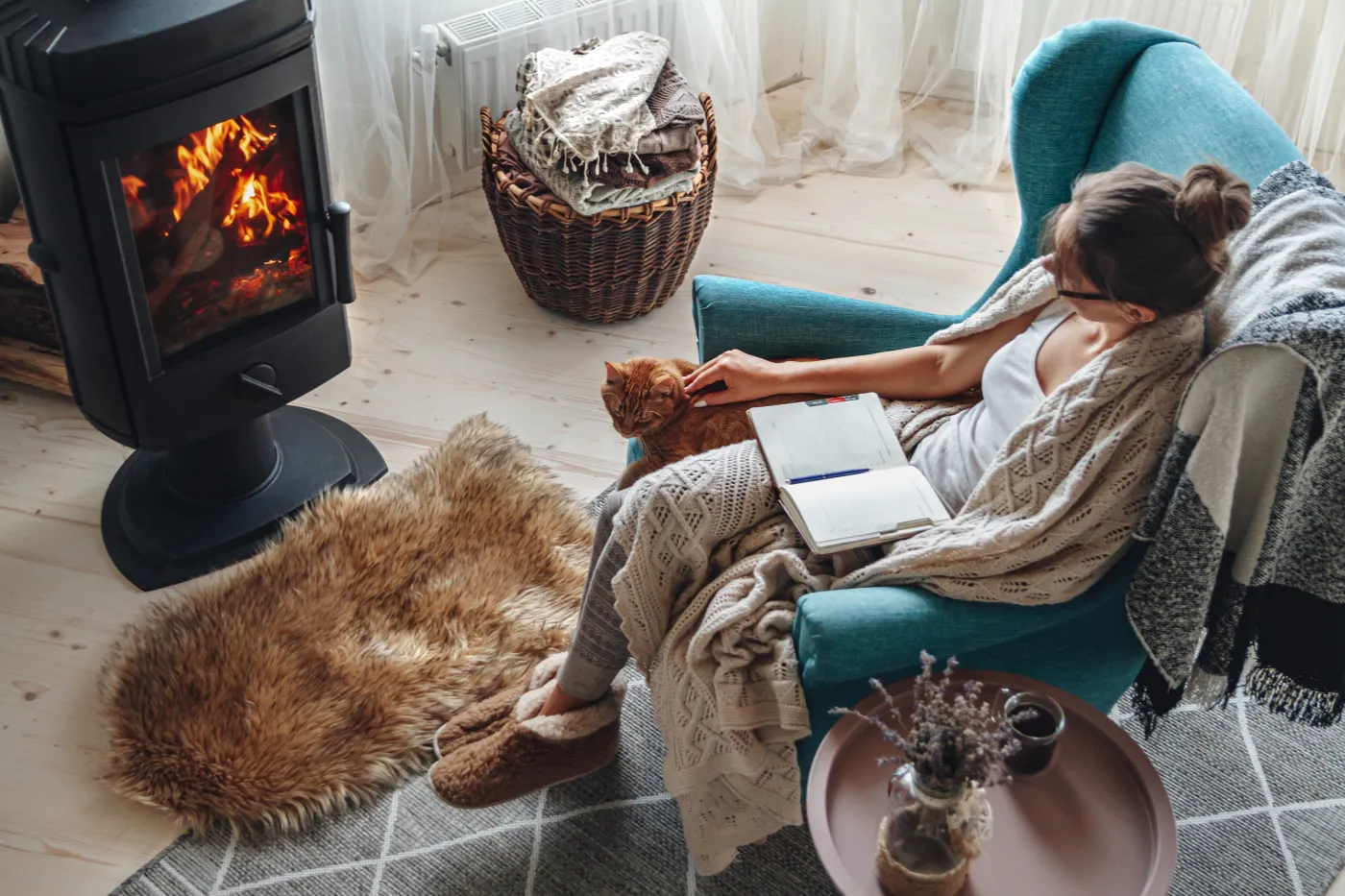 Young,Woman,Write,In,A,Notebook,Sitting,In,A,Cozy
