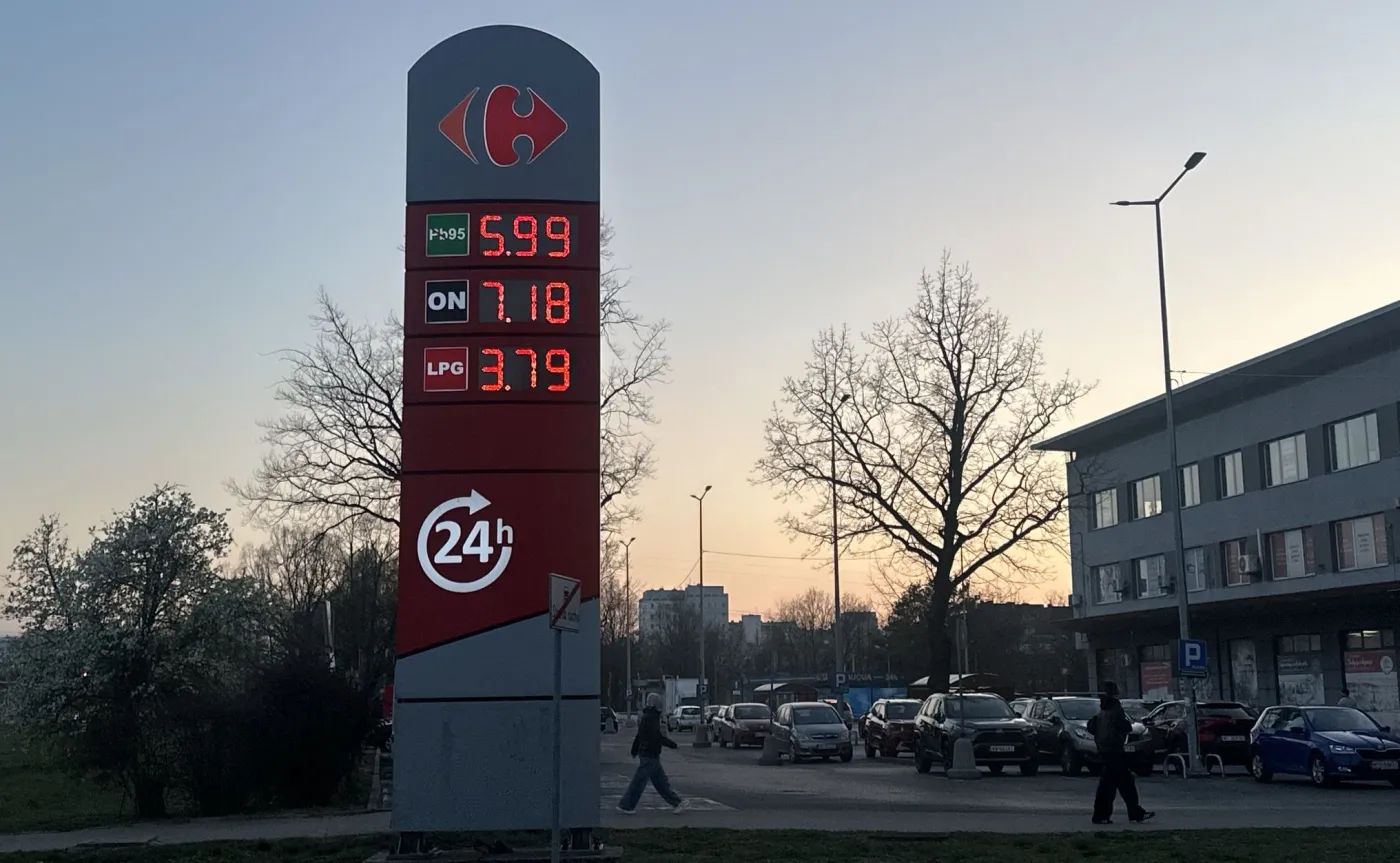 Stacja paliw Carrefour