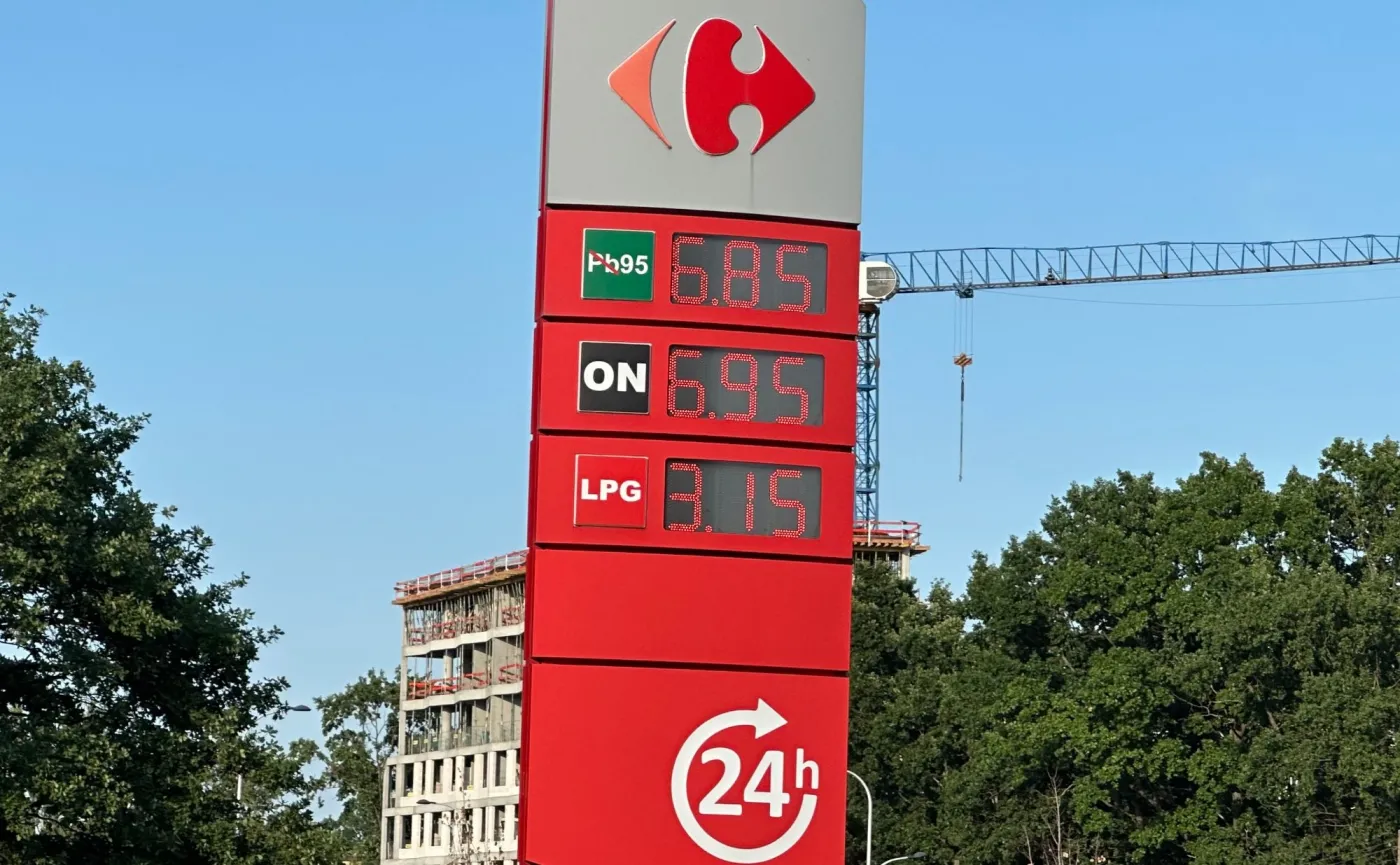 Stacja paliw Carrefour