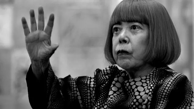 Nie  żyje Yayoi Kusama, słynna "królowa kropek", jedna z najważniejszych artystek świata