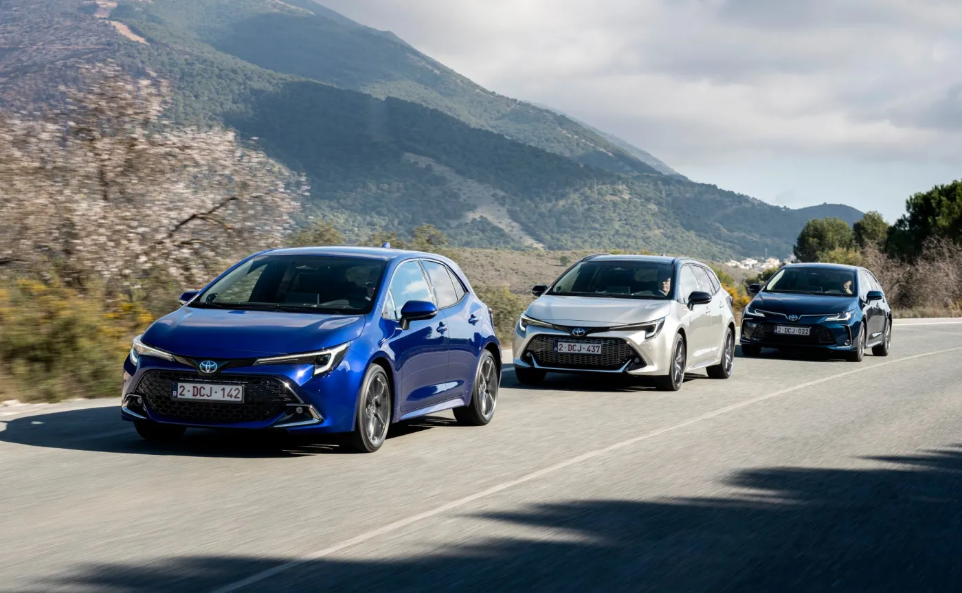 Toyota Corolla hatchback, sedan i TS Kombi