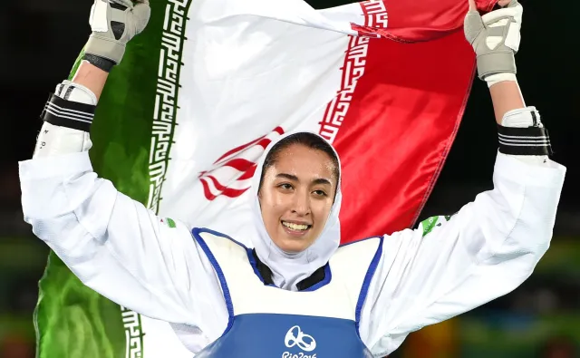 Szok w Iranie. Pierwsza medalistka olimpijska potajemnie uciekła z kraju