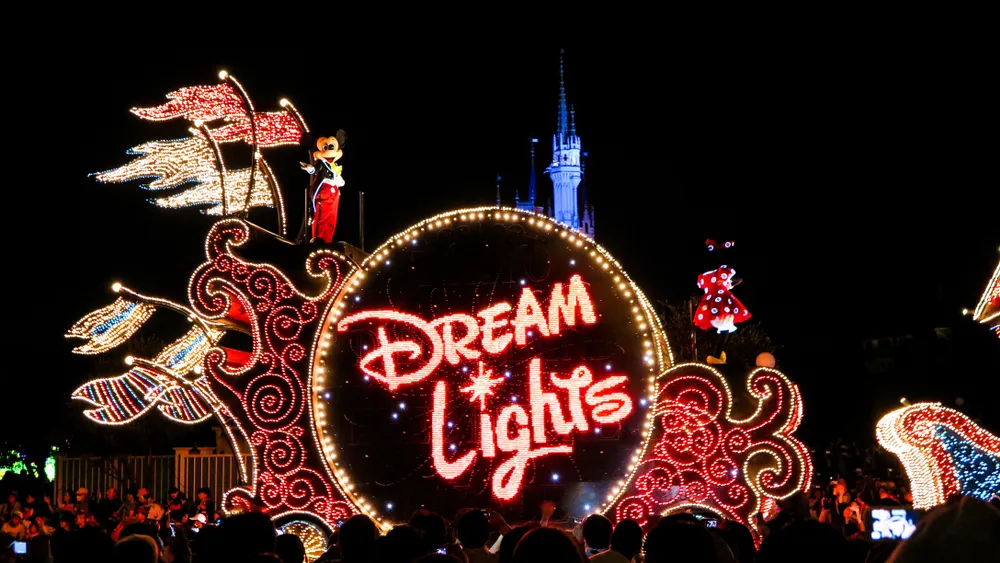 Disneyland nawet za 200 dolarów, ale coraz bardziej z Marvelem