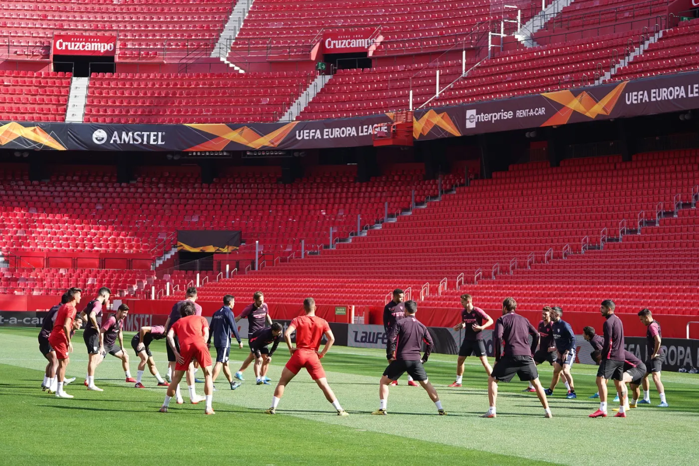 Liga Europy: Mecz Sevilla-Roma odwołany. Włosi nie mają zgody na lądowanie w Hiszpanii